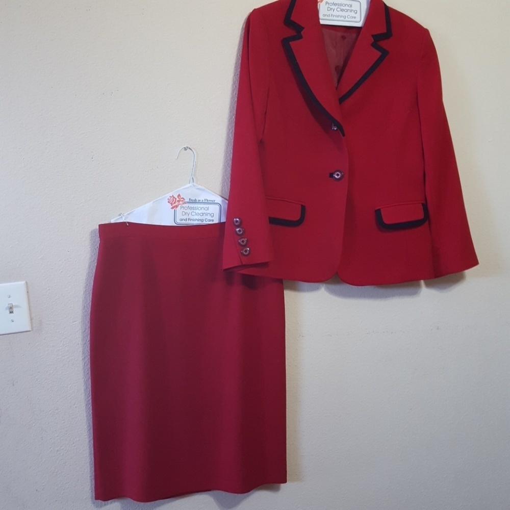 Sag Harbor Two Piece Skirt Suit Set